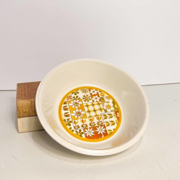 Mikasa Vegetable Bowl - Picture 1 of 3